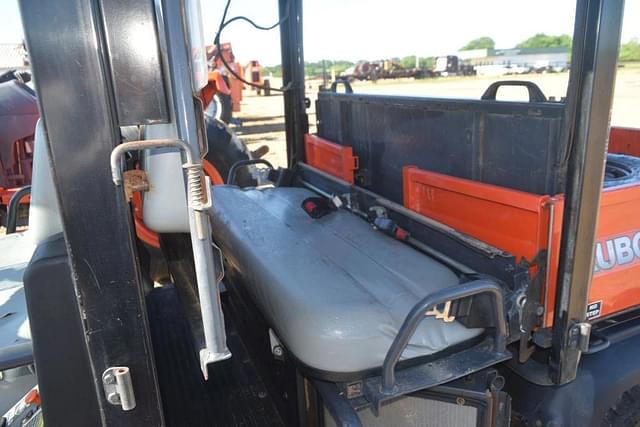 Image of Kubota RTV1140CPX equipment image 4