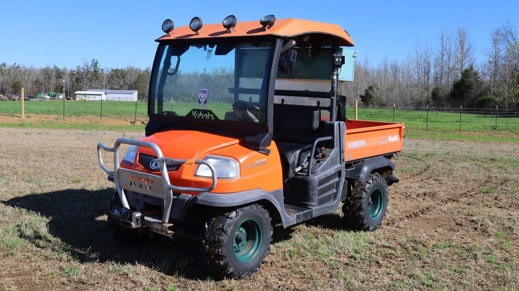 Kubota RTV900 Equipment Image0