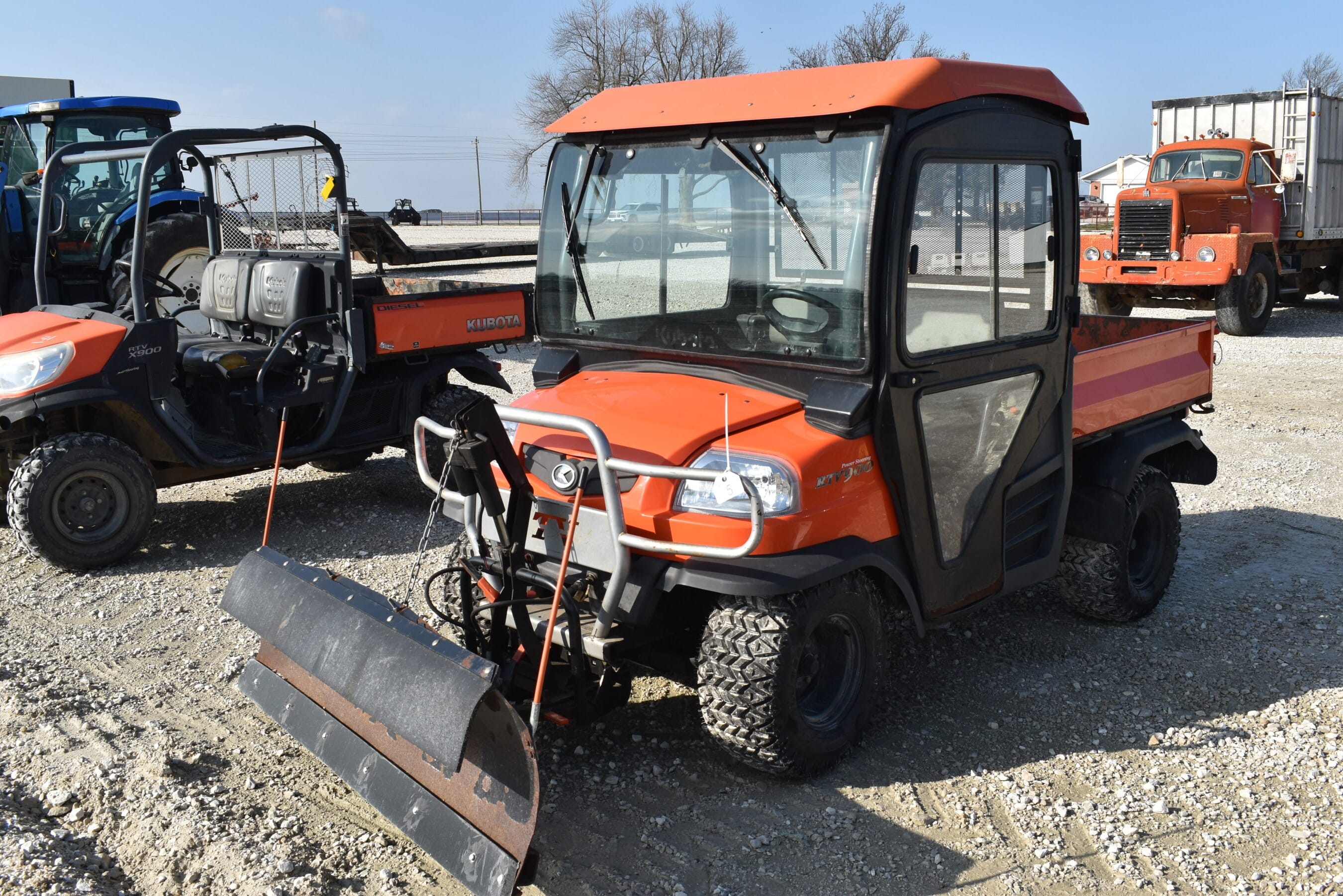 Kubota RTV900 Equipment Image0