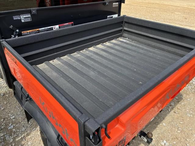 Image of Kubota RTV-X1100C equipment image 4