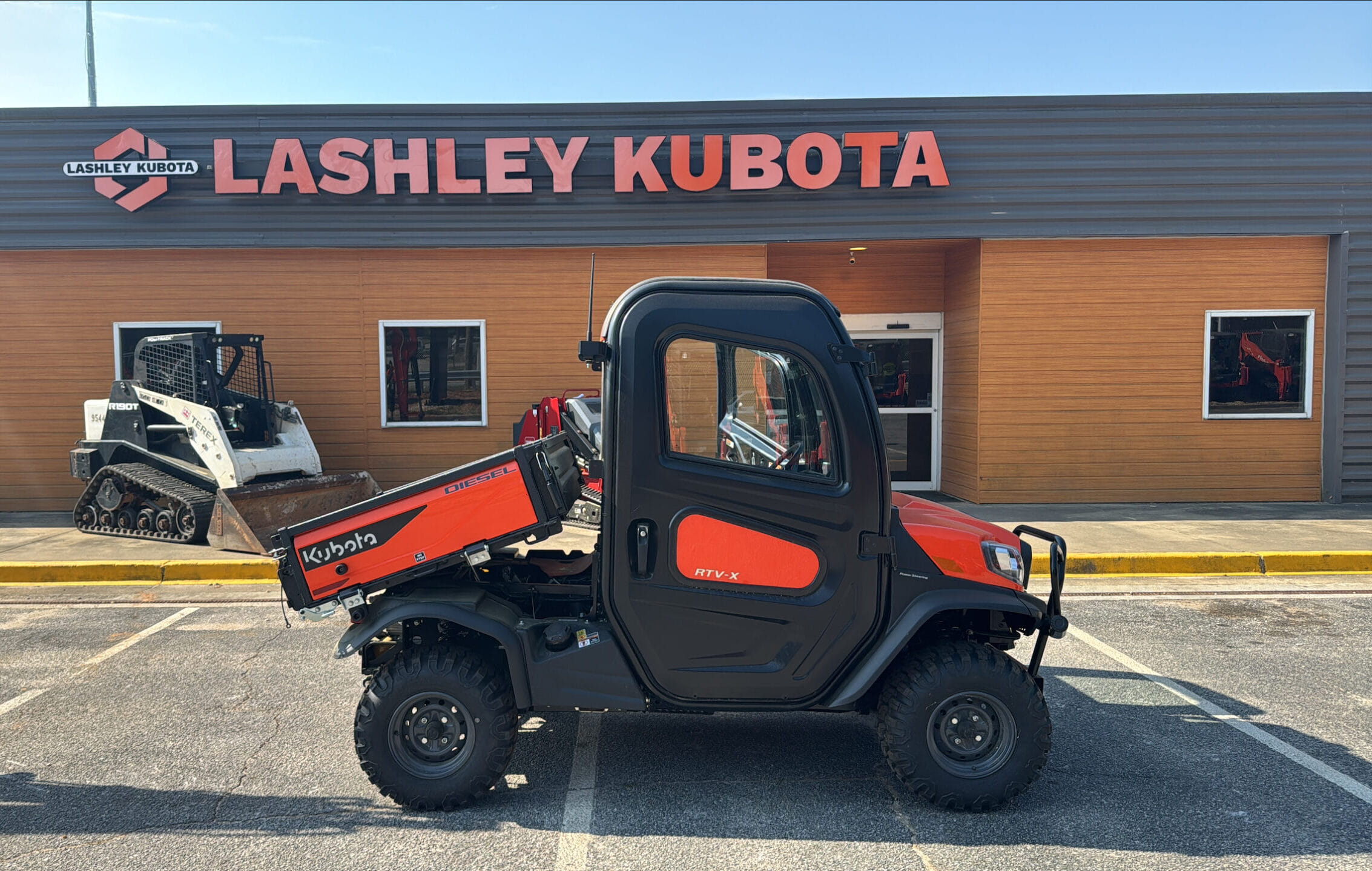 Kubota RTVX2C-PKLH-1 Equipment Image0