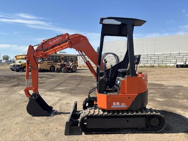 Image of Kubota SR25 equipment image 4
