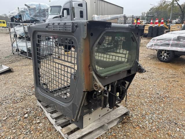 Image of Kubota SSV65 equipment image 4