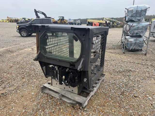 Image of Kubota SSV65 equipment image 3