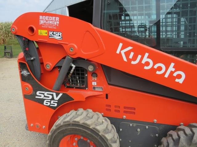 Image of Kubota SSV65 equipment image 2