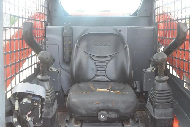 Image of Kubota SSV65 equipment image 4
