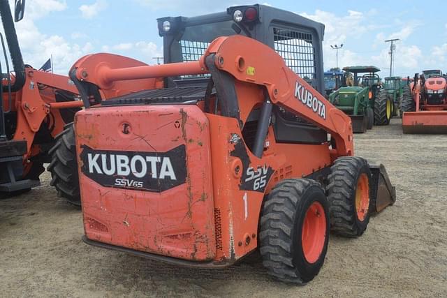 Image of Kubota SSV65 equipment image 2