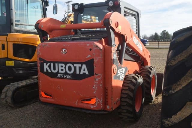 Image of Kubota SSV65 equipment image 2