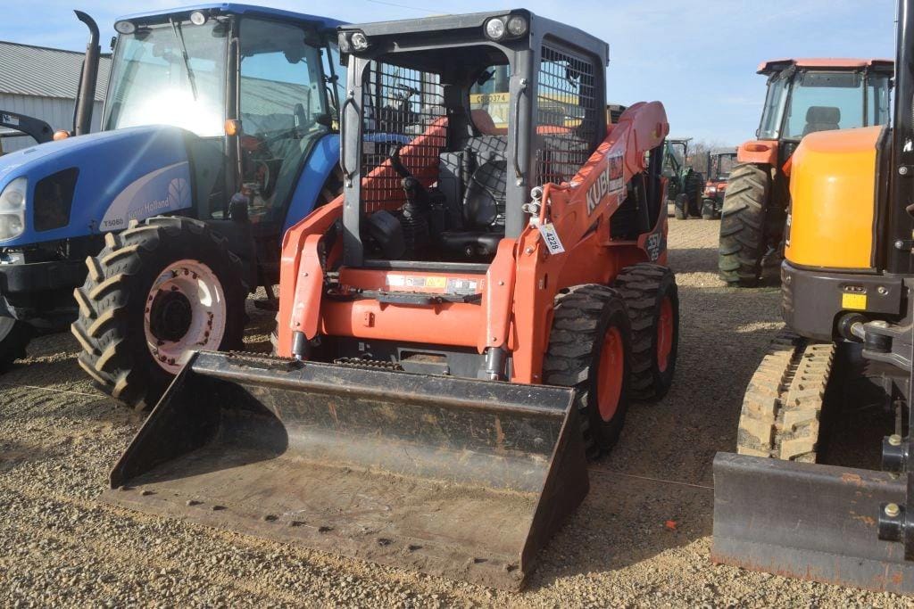 Kubota SSV65 Equipment Image0