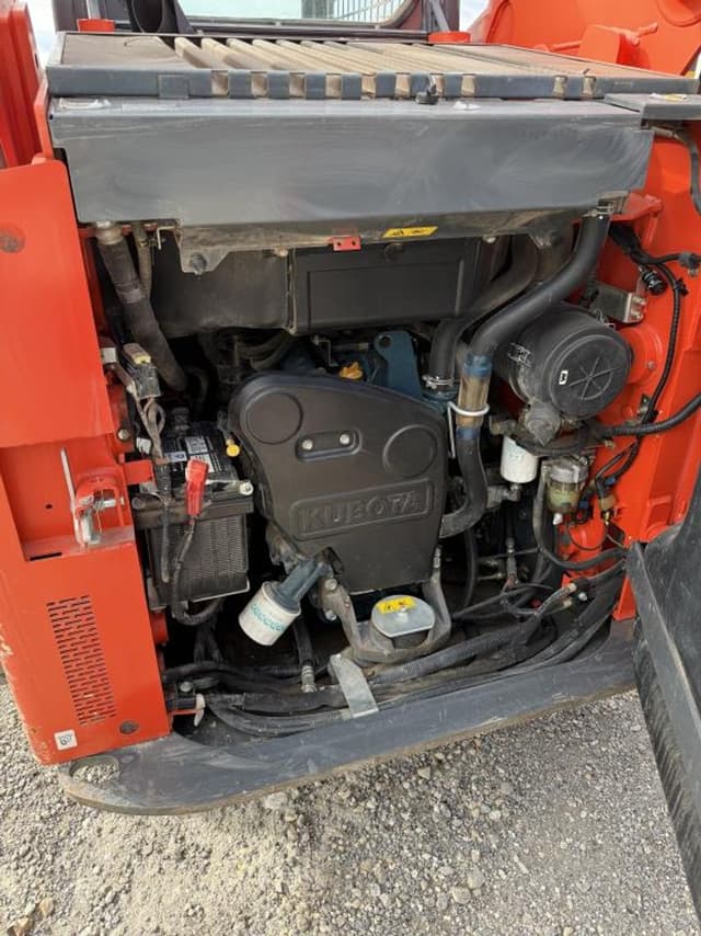 Image of Kubota SSV75 equipment image 4