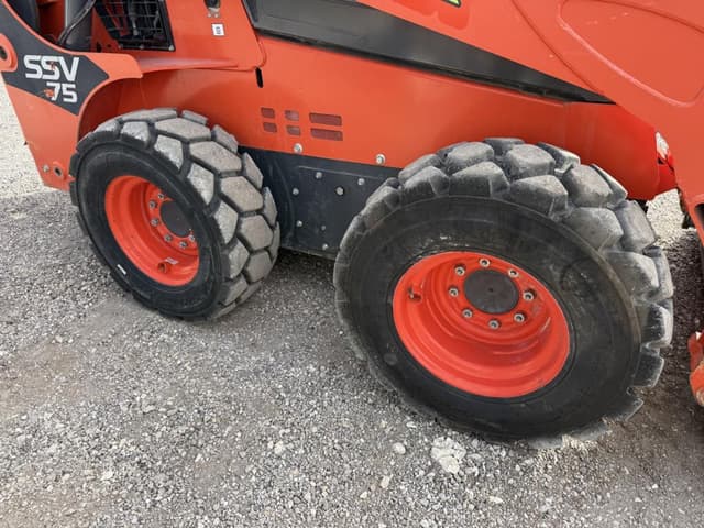 Image of Kubota SSV75 equipment image 3