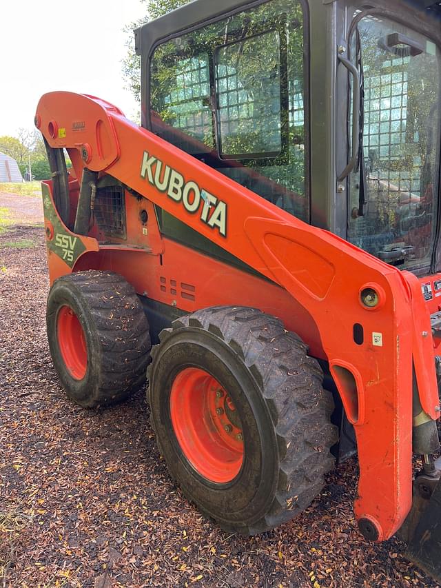 Image of Kubota SSV75 equipment image 2