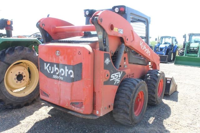 Image of Kubota SSV75 equipment image 2
