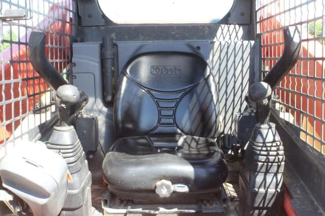 Image of Kubota SSV75 equipment image 4