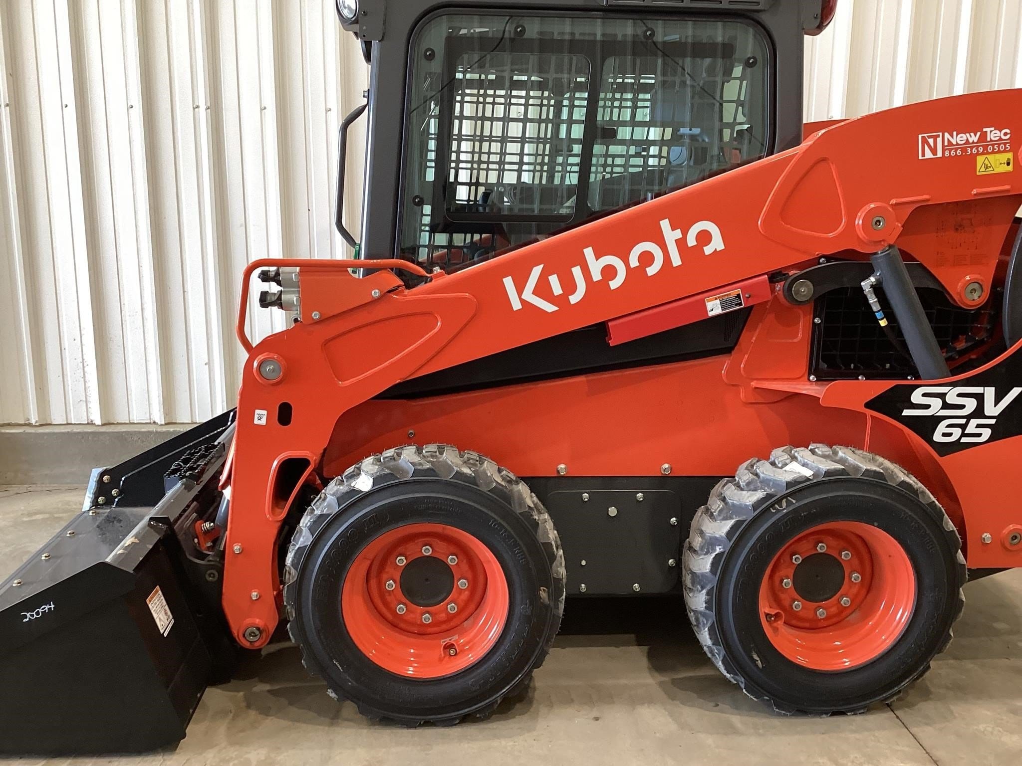 2024 Kubota SSV65 Equipment Image0