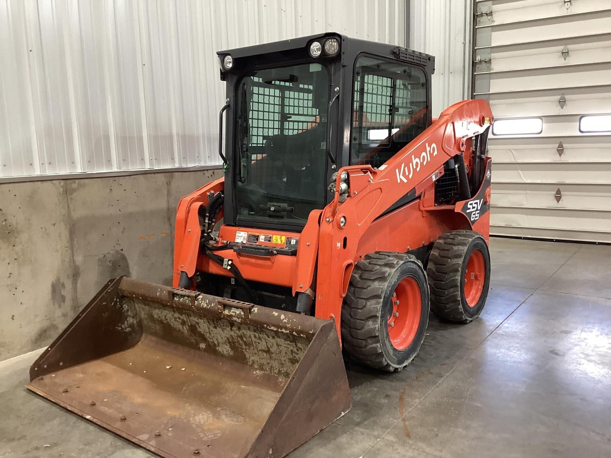 2022 Kubota SSV65 Equipment Image0