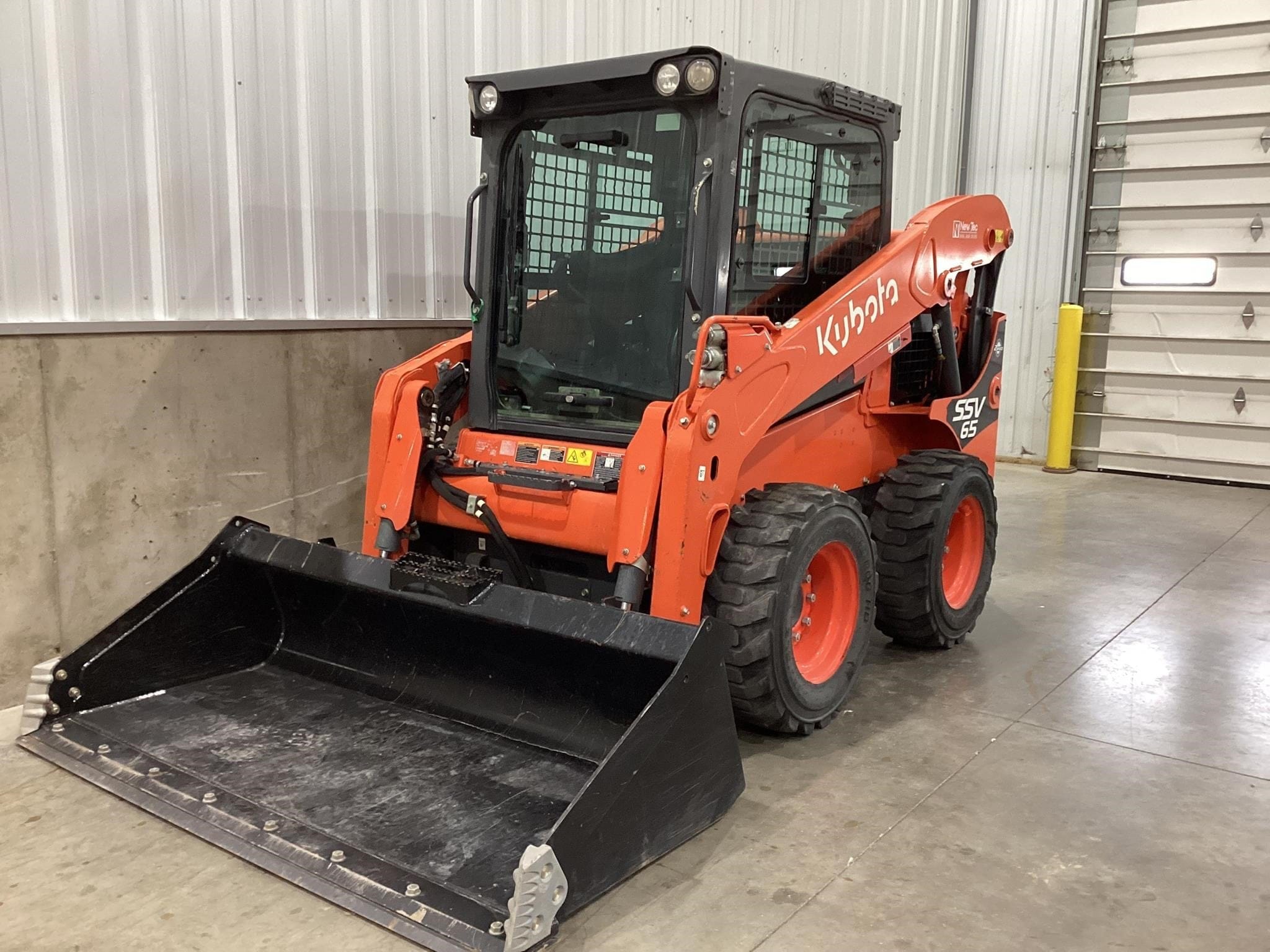 2023 Kubota SSV65 Equipment Image0