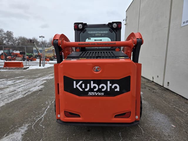 Image of Kubota SSV65HFRC equipment image 4