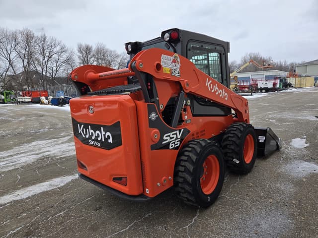 Image of Kubota SSV65HFRC equipment image 3