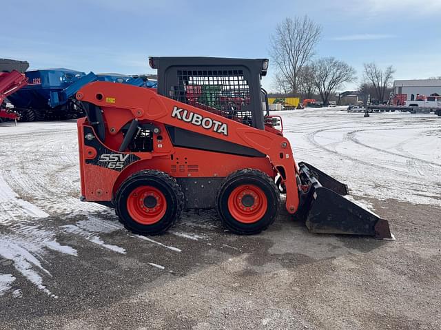 Image of Kubota SSV65 equipment image 4