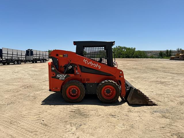 Image of Kubota SSV65 equipment image 3