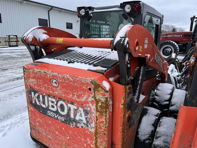 Image of Kubota SSV65 equipment image 4