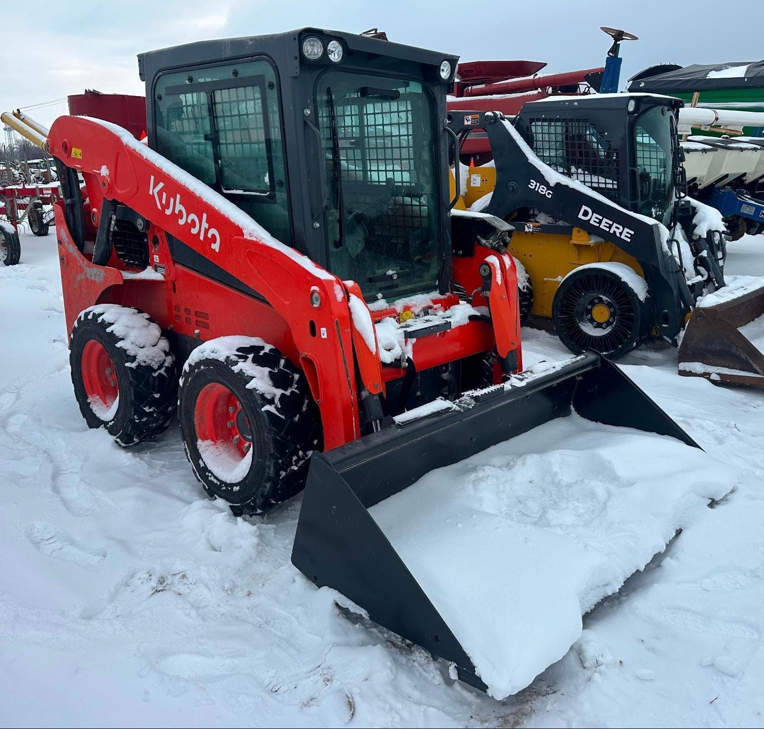 Kubota SSV65 Equipment Image0