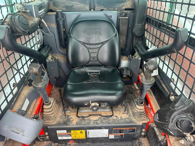 Image of Kubota SSV65 equipment image 3