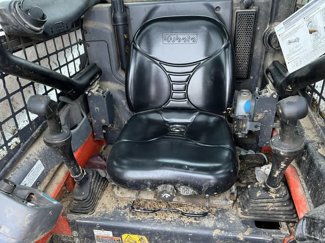 Image of Kubota SSV65 equipment image 4