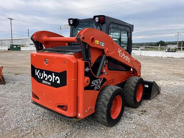 Image of Kubota SSV65 equipment image 2