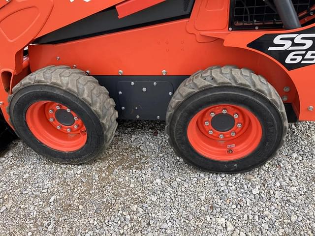 Image of Kubota SSV65 equipment image 4