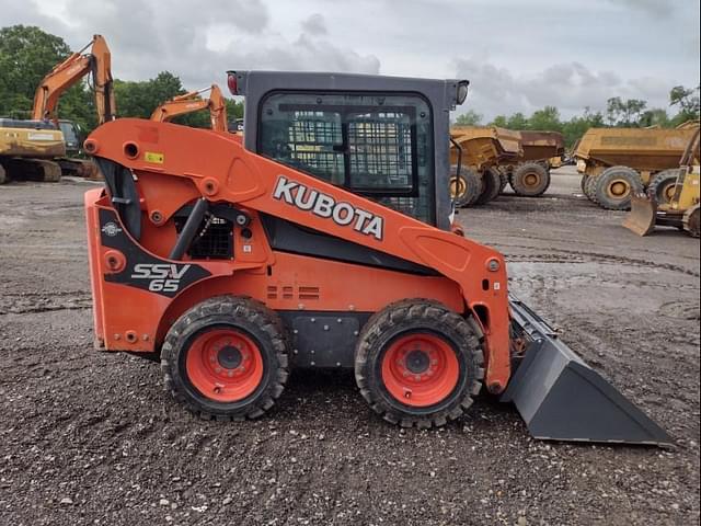 Image of Kubota SSV65 equipment image 2