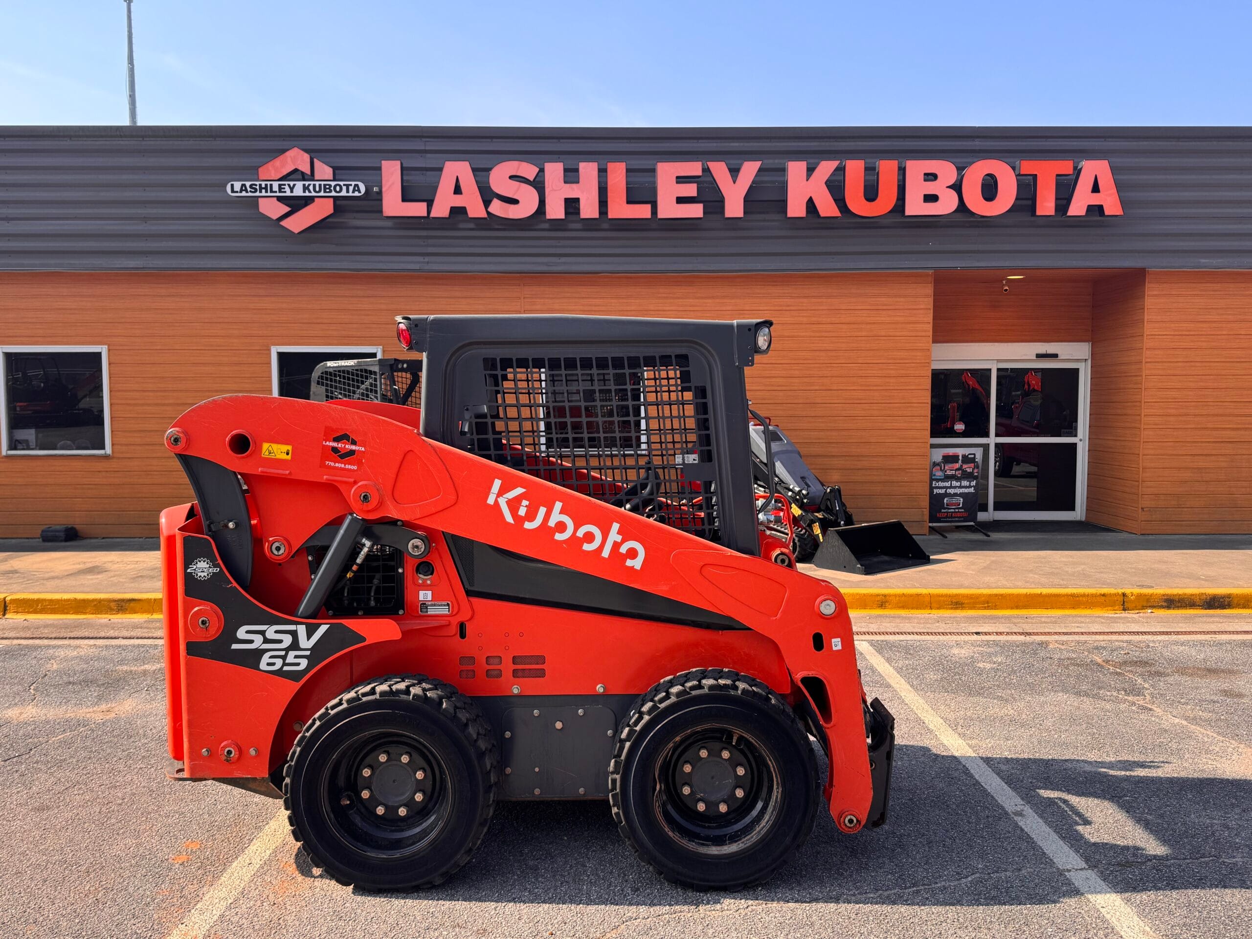 2023 Kubota SSV65 Equipment Image0