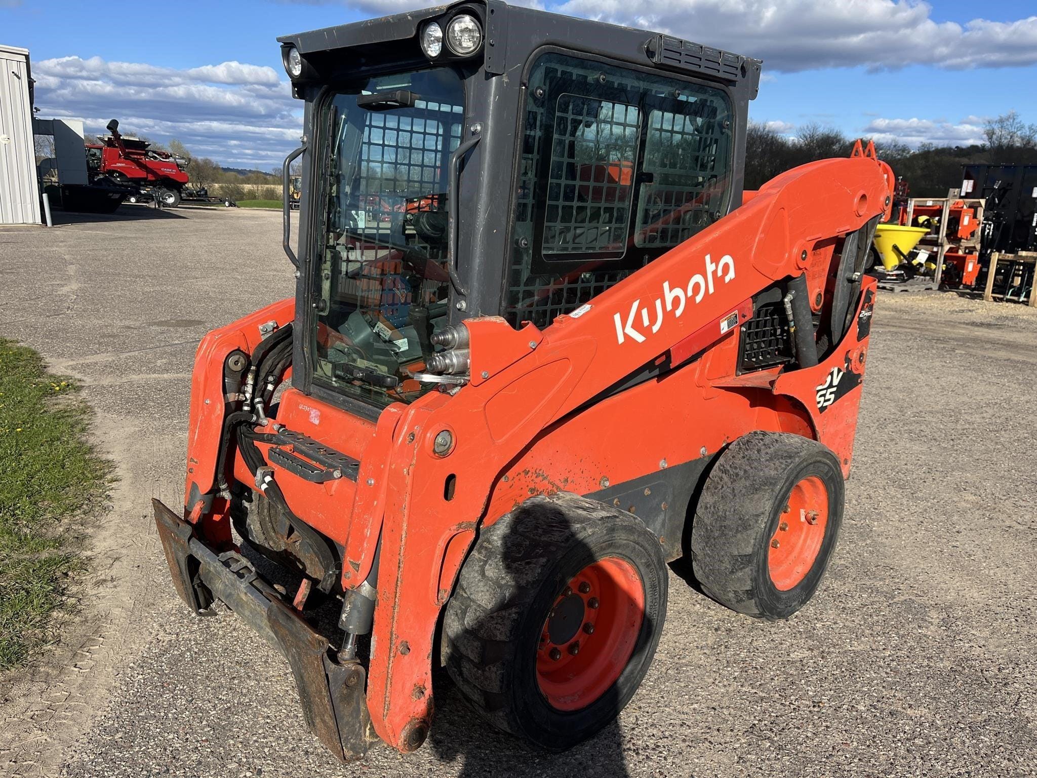 Kubota SSV65 Equipment Image0