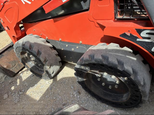 Image of Kubota SSV65 equipment image 4