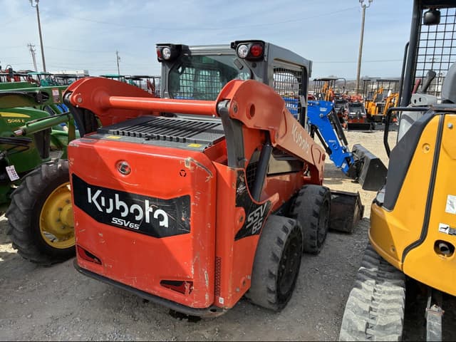 Image of Kubota SSV65 equipment image 2