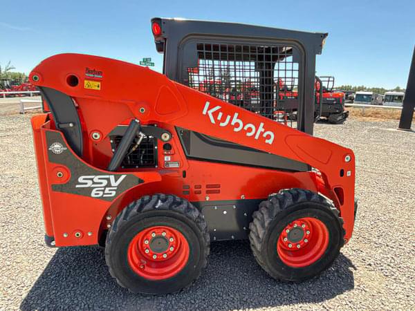 Image of Kubota SSV65 equipment image 1