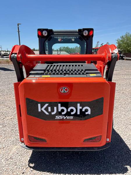 Image of Kubota SSV65 equipment image 3