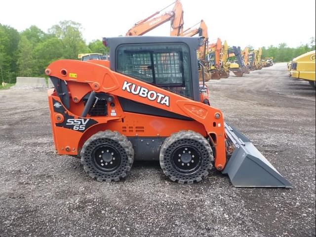 Image of Kubota SSV65 equipment image 2