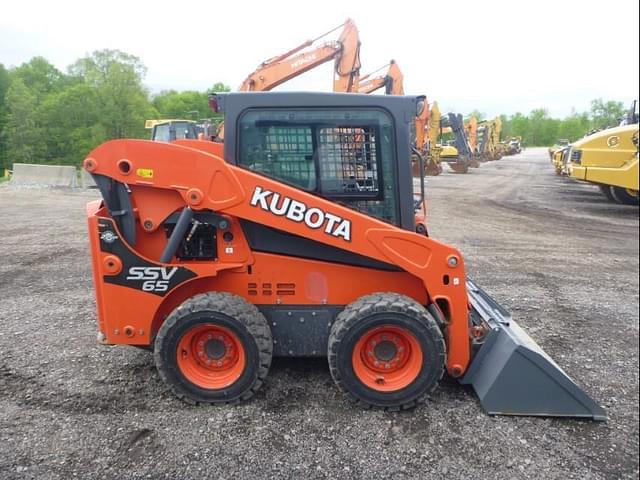 Image of Kubota SSV65 equipment image 2