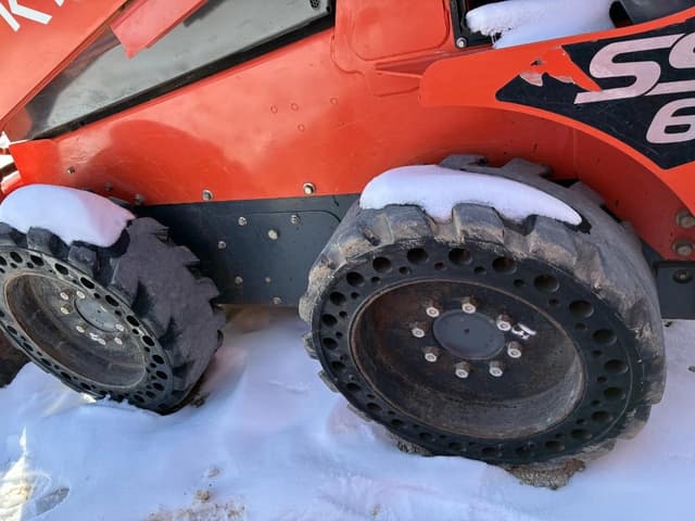 Image of Kubota SSV65 equipment image 4