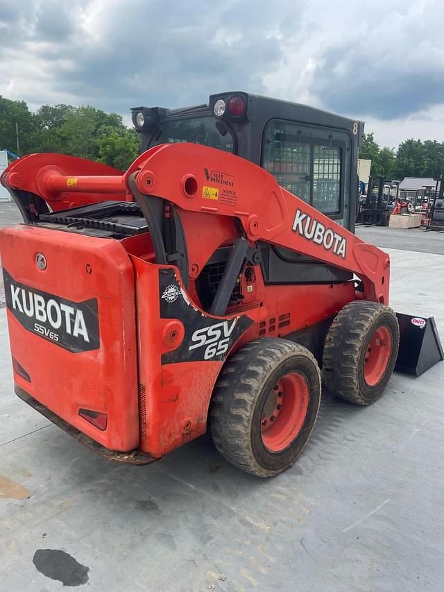 Image of Kubota SSV65 equipment image 3