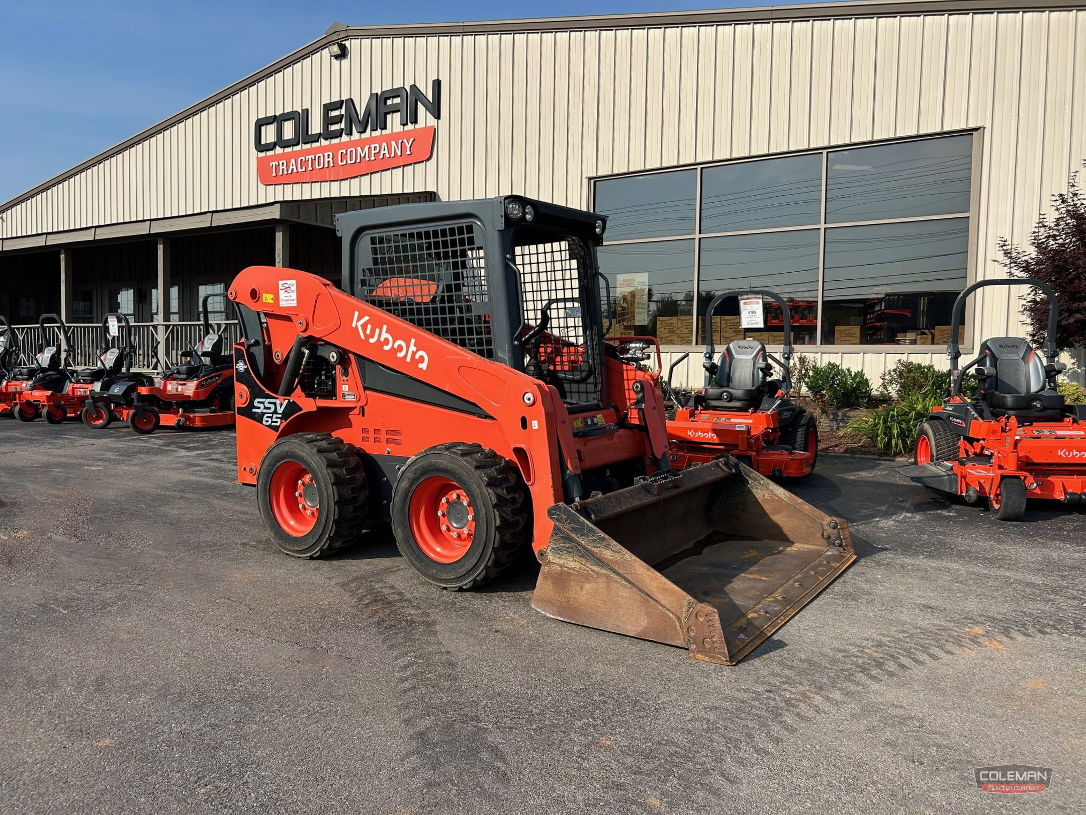 2022 Kubota SSV65 Equipment Image0