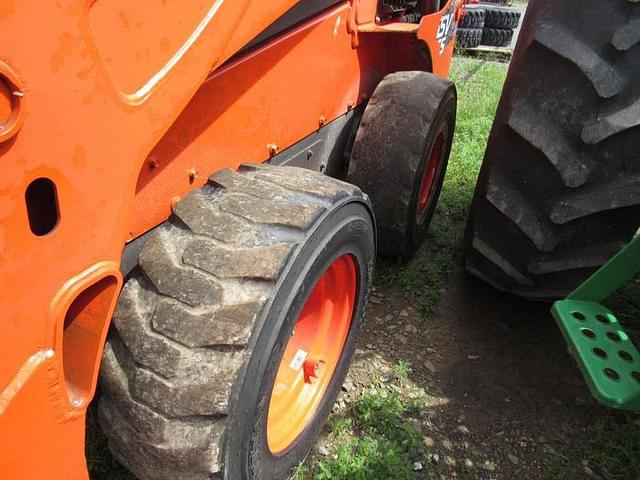 Image of Kubota SSV65 equipment image 4