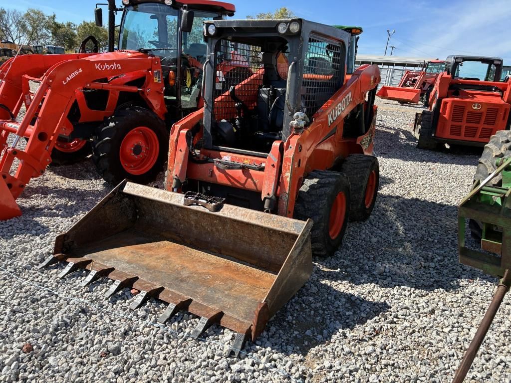 Kubota SSV65 Equipment Image0