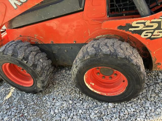 Image of Kubota SSV65 equipment image 4