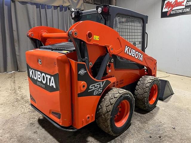 Image of Kubota SSV65 equipment image 4