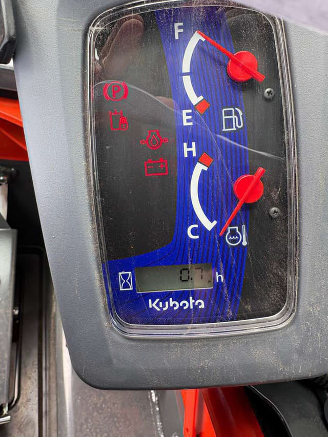 Image of Kubota SSV65 equipment image 4