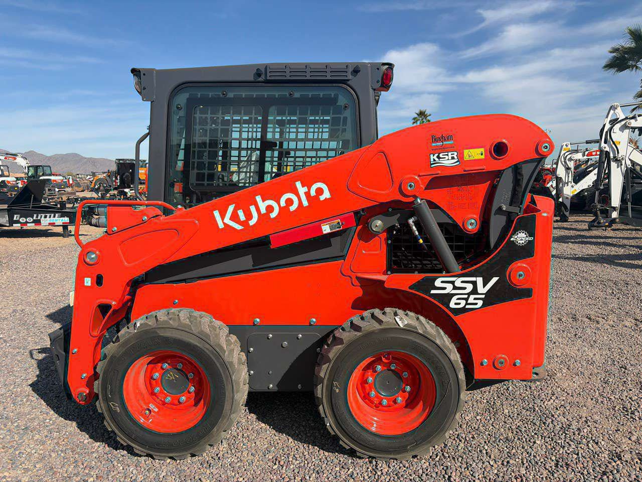 Kubota SSV65 Equipment Image0