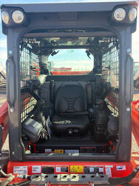 Image of Kubota SSV65 equipment image 4